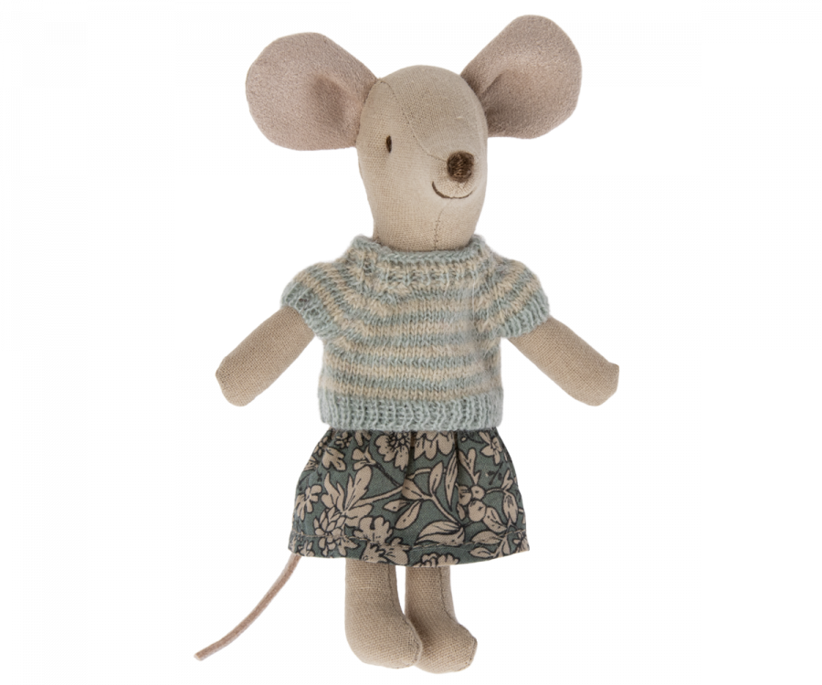 Knitted sweater and skirt for big sister mouse